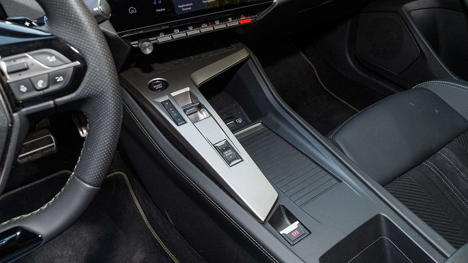 Peugeot 408. Πόσο καλό είναι σε εξοπλισμό άνεσης και ασφάλειας.